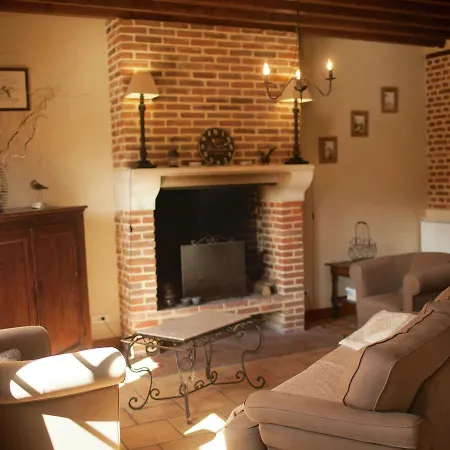 Charming Holiday Home In Sentelie With Fenced Garden